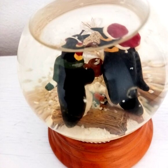 Eddie Bauer Penguins Snow Globe- 2003  Vintage - Picture 6 of 7